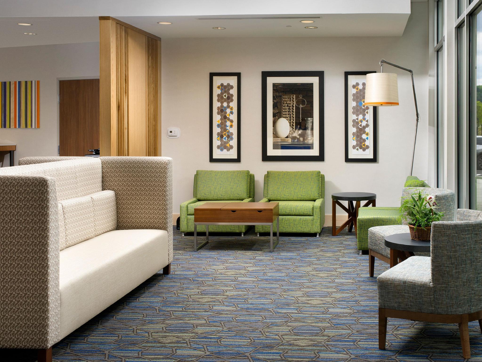 Holiday Inn Express & Suites By Ihg Altoona, An Ihg Hotel Zewnętrze zdjęcie